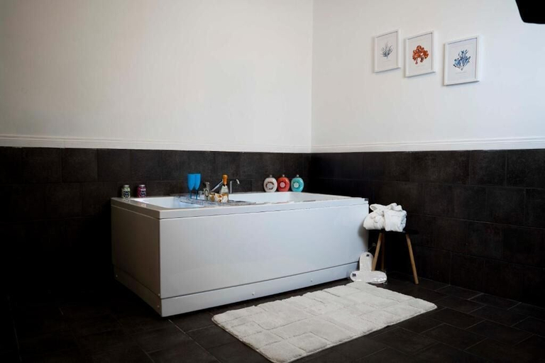 Bathroom 5, Yacht Club Angioino, Napoli