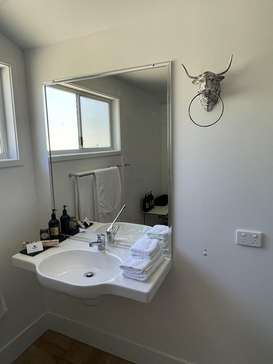Bathroom, Splitters Farm, Burnett - Pt B
