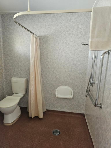 Bathroom 3, カラメア ホテル, Buller