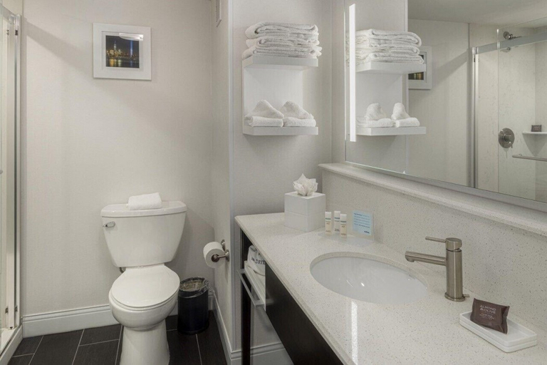 Bathroom 4, Hampton Inn Carlstadt-At The Meadowlands, Bergen