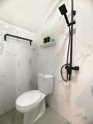Bathroom 5, Quattrick Villa, Malang