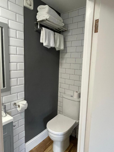 Bathroom 4, Skyline Guesthouse, Cornwall