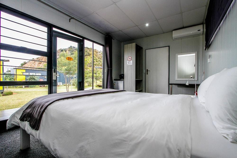 Bedroom 2, SleepOver Matoks, Capricorn