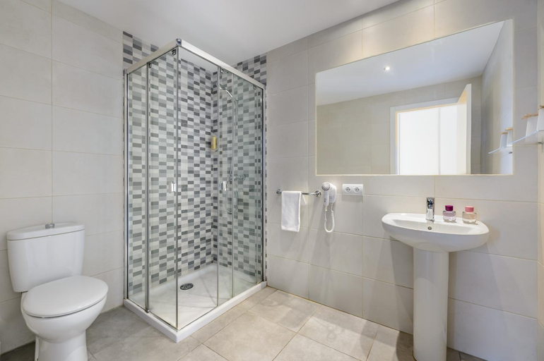 Bathroom 3, Aparthotel Vibra Club Maritim , Baleares