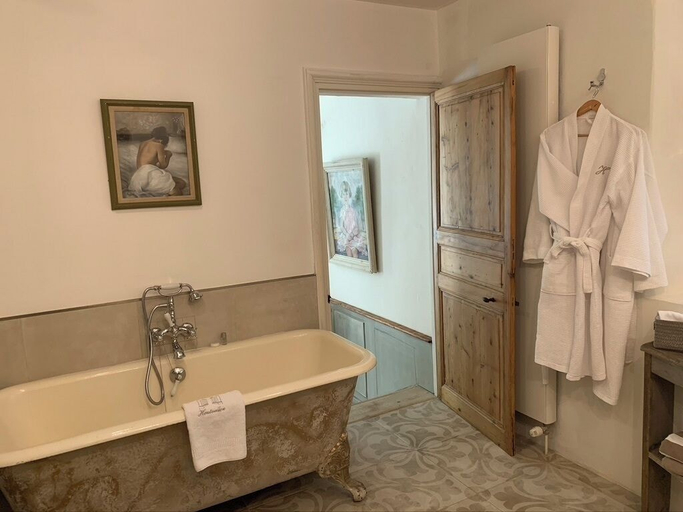 Bathroom 2, Villa Hautvallon, Vaucluse