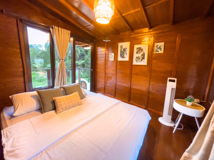 Bedroom 3, Everwood Luxury Cabin by Nginapsini, Bogor