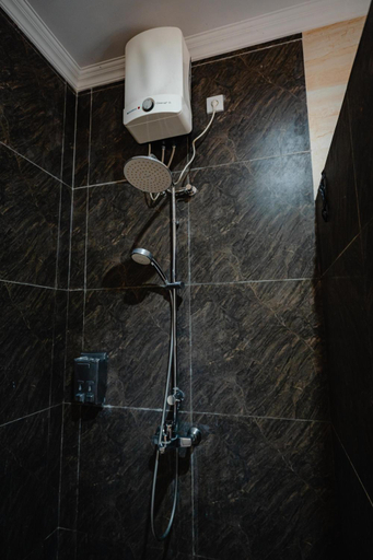 Bathroom 3, INEZ Homestay, Yogyakarta