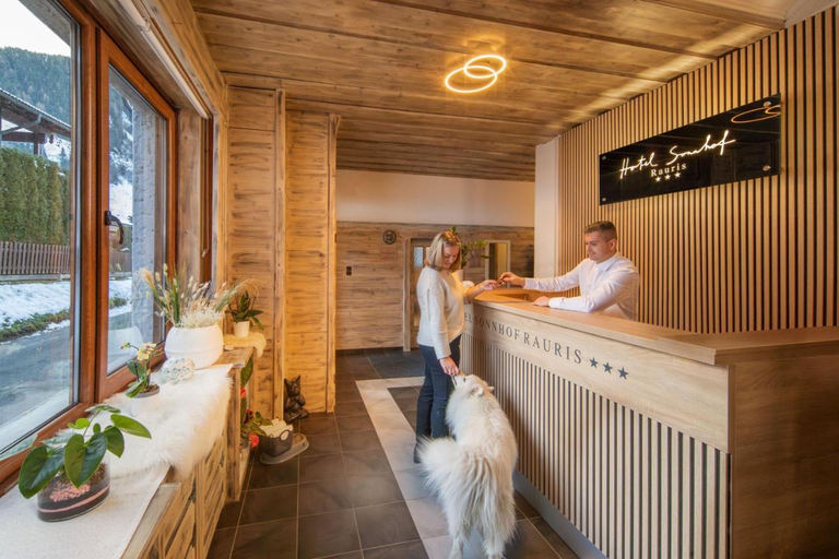 Public Area, Sonnhof, Zell am See