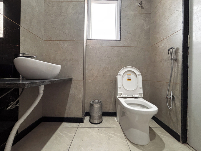 Bathroom 5, Hotel Lakshya Raj Palace - Khatushyamji, Sikar