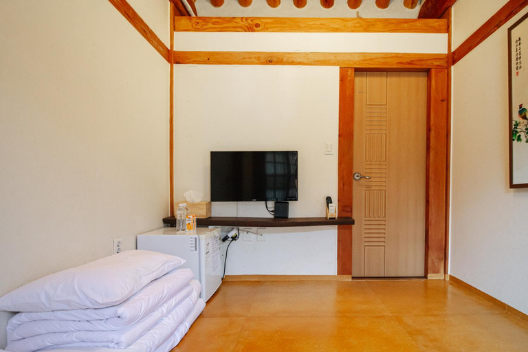 Bedroom 2, Jeonju Hanok Maeul Deoksugoong, Jeonju