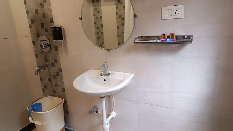 Bathroom 4, Hotel Pooja Garden, Nanded, Nanded