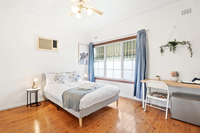 Bedroom 2, Classic Double Room in Peakhurst - Centrally Located - Shared Bathroom, Sydney