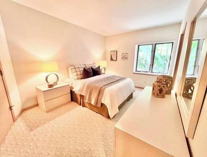 Bedroom 3, Spacious 4 BDR Home in Desirable Abbey Springs!, Walworth