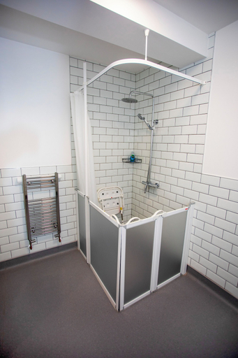 Bathroom 4, Cresselly Inn, Rhondda, Cynon, Taff