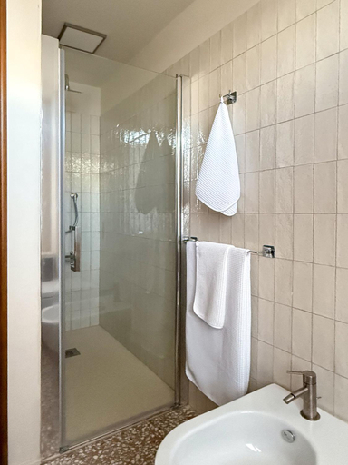 3, La Giardina Guest House, Torino