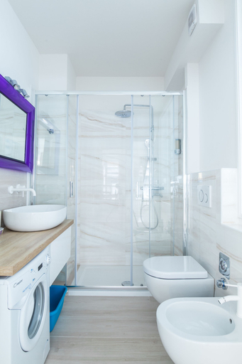 Bathroom 4, Marconi Apartments, Bologna