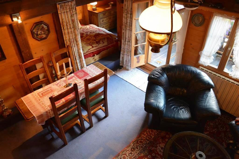 Others 5, Le Vieux Chalet, Saanen