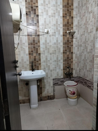 Bathroom 3, Hotel Prashant Palace, Agra
