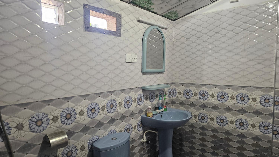 Bathroom 3, Lagoon Breeze Resort, Manmunai North