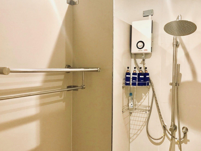 Bathroom 4, Kinnon Deluxe Hostel Coworking Cafe, Bang Rak