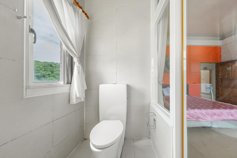 Bathroom 2, Plum Blossom Inn, Yilan