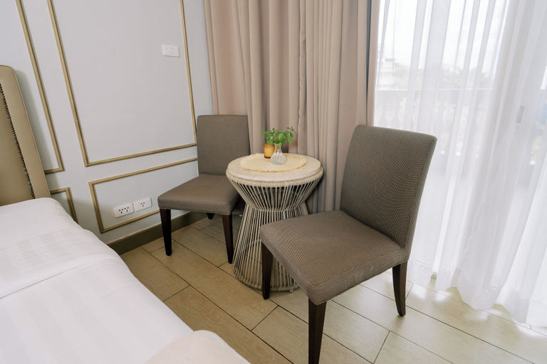 Room 5, MCollection - Scenic Tagaytay Getaway with Taal Views, Laurel