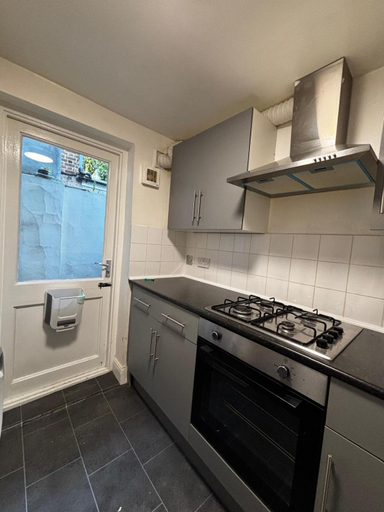 Others 1, Cosy City Hideout - shared bathroom, London