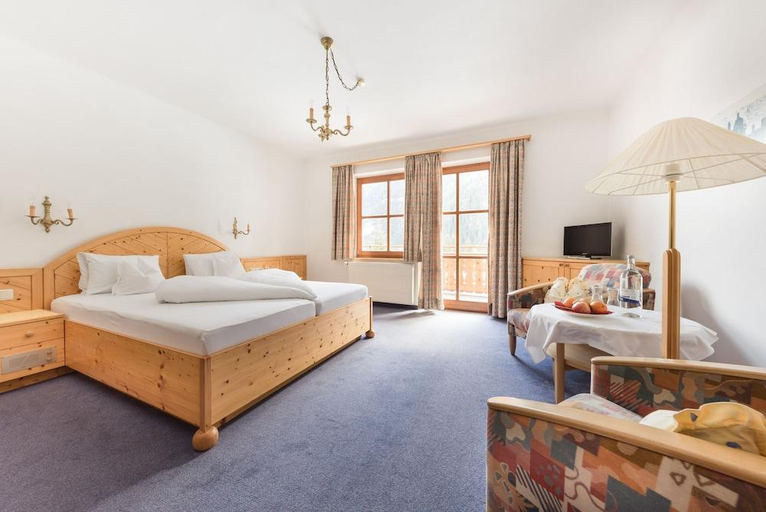 Bedroom 3, Krimmlerfalle Hotel, Zell am See