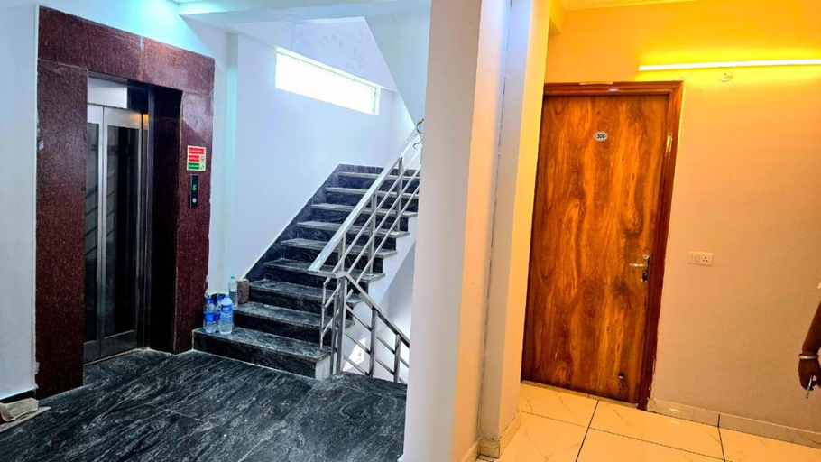 Others 3, Luxury room with attach balcony, Gurgaon