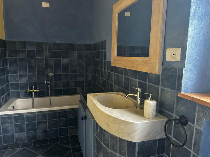 Bathroom 1, AntiquaeLunae Casali, Massa Carrara