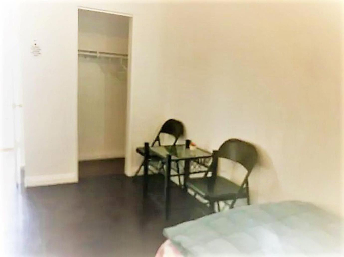 Facilities 1, Sunny Rooms, Los Angeles