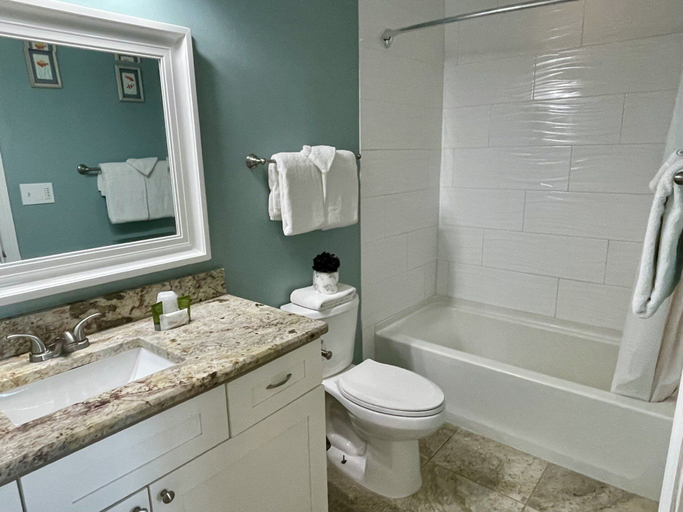 Bathroom 2, Beachgate Condo Suites And Hotel 232+233 2 Bedroom Condo, Nueces