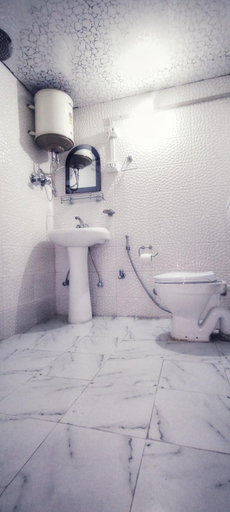 Bathroom 2, The Hidden Crest, Chamba