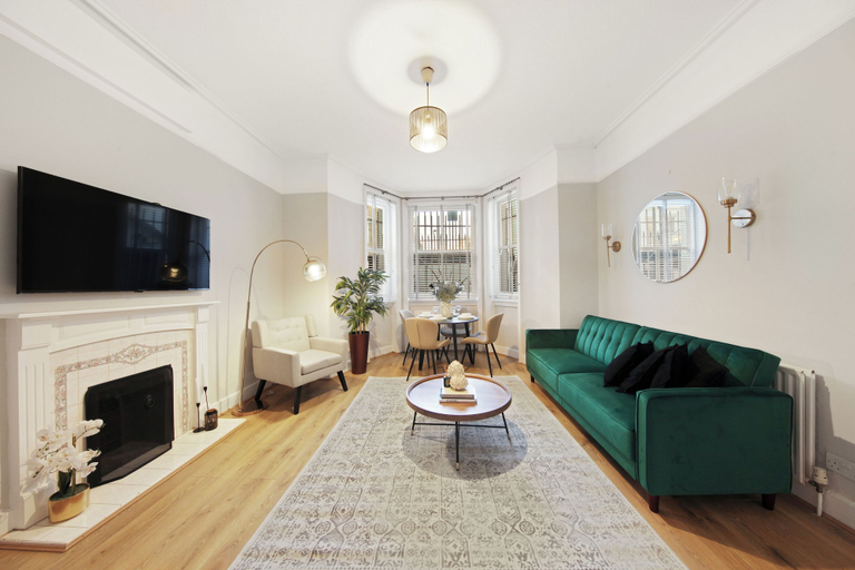Others 4, Redcliffe Square Flat, London