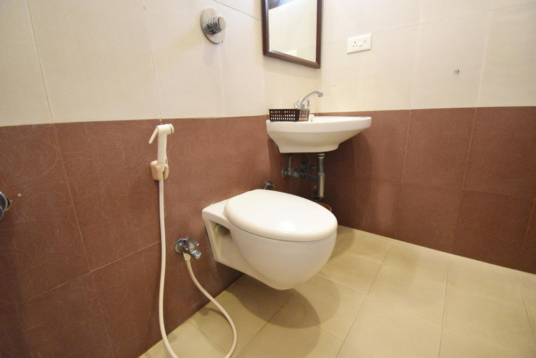 Bathroom 3, Pondicherry Executive Inn, Puducherry
