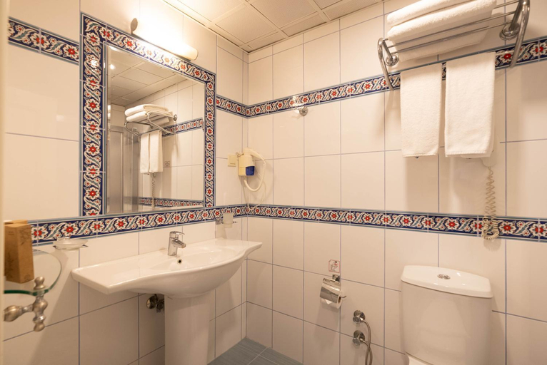 Bathroom 4, The And Hotel - Special Category, Fatih