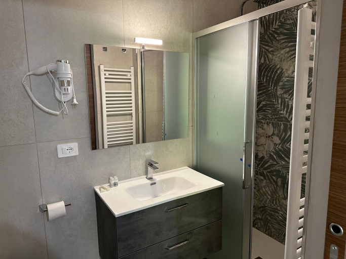 Bathroom 5, Albergo LA COLDRA, Vercelli