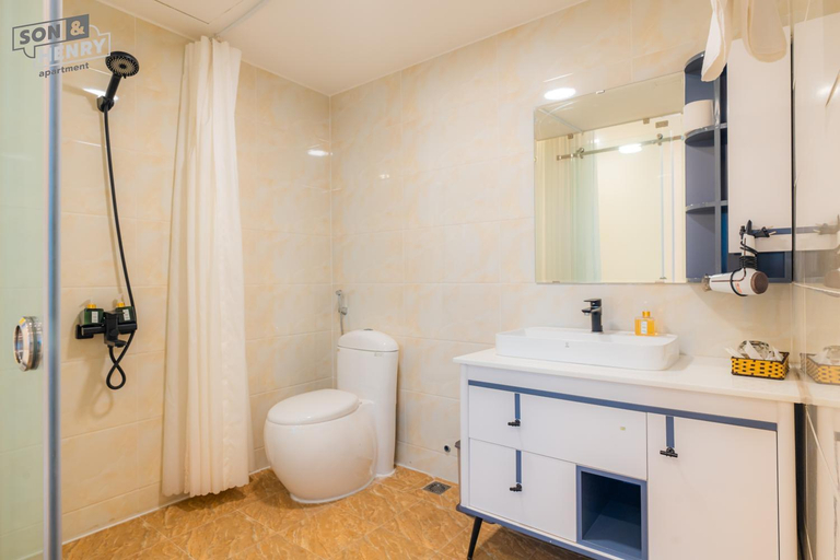 Bathroom 3, Son&Henry Sailing Tower, District 1