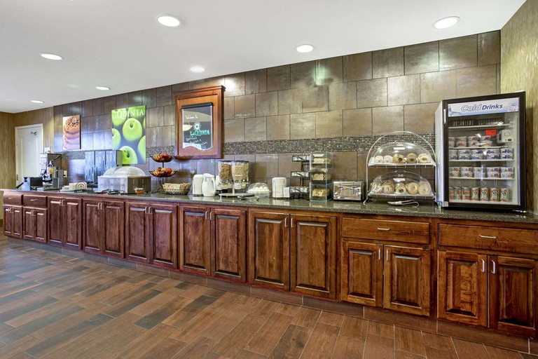 Food & Drinks 5, La Quinta Inn & Suites by Wyndham Dickinson, Stark