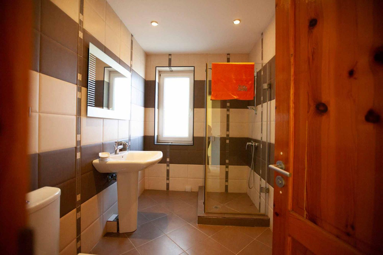Bathroom 2, Villa Musica, Balchik