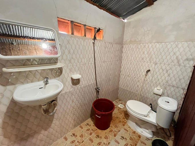 Bathroom 3, Bee Bee's Chalets, Ban Lung