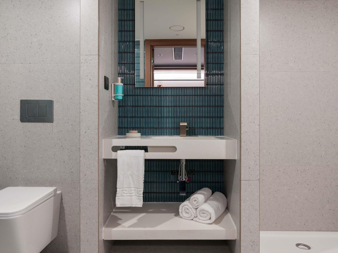 Bathroom 5, Novotel Malta Sliema