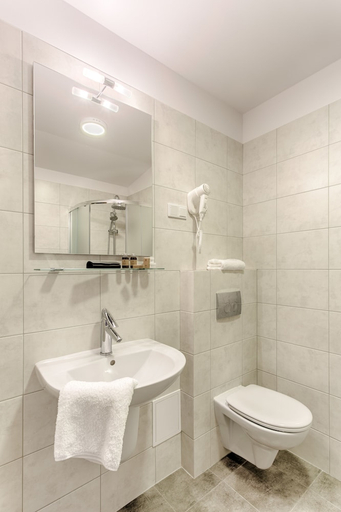 Bathroom 3, Zulian Aparthotel By Artery Hotels, Kraków City