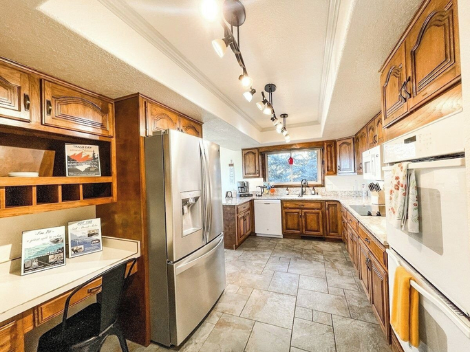 Private kitchen 2, Sunset Mesa Hideaway with Hot Tub, El Paso