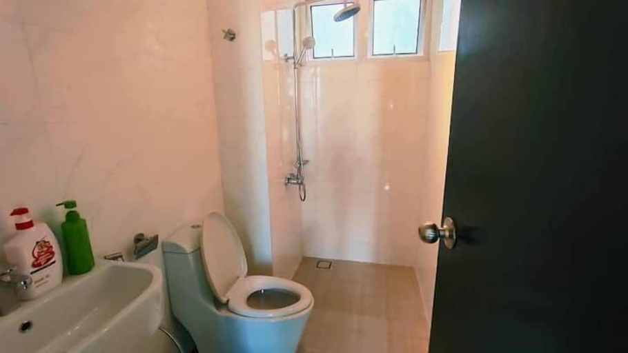 Bathroom 4, Twin Galaxy, Johor Bahru