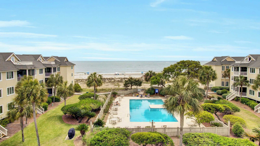 Exterior & Views 2, 303 D Port O Call by Avantstay Oceanfront Penthouse, Charleston