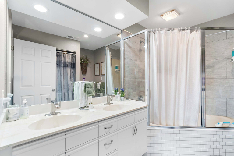 Bathroom 3, Lakeside Bliss Retreat 2 BDR, Taney
