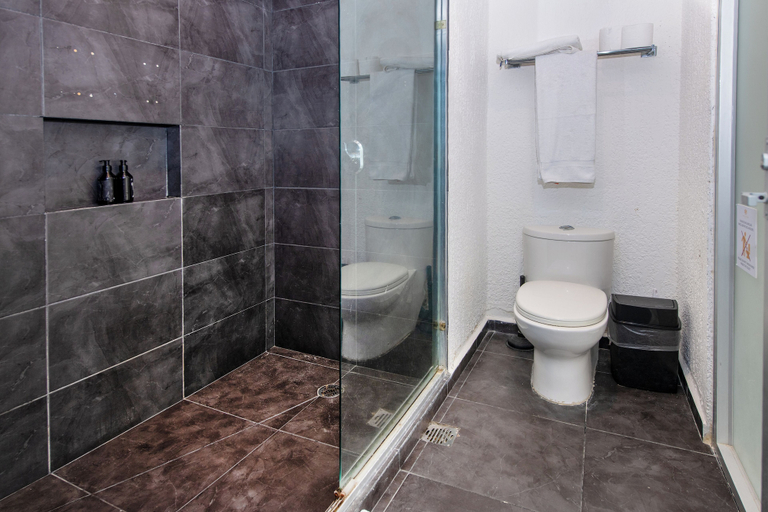 Bathroom 4, State of the Art beach front Condo, Benito Juárez