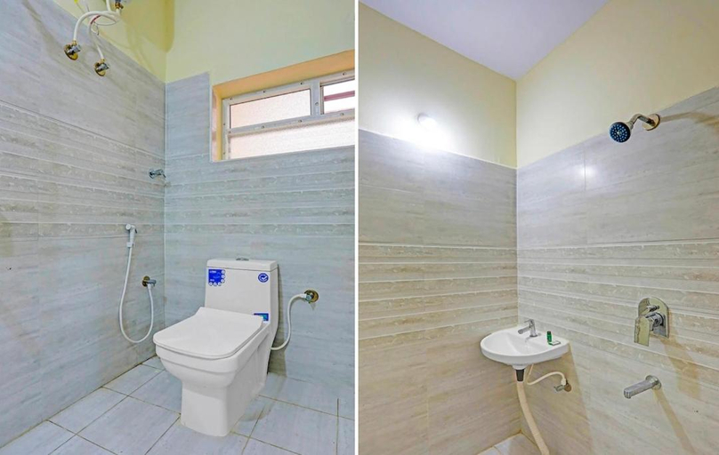Bathroom 3, Lavish Residencey, Bangalore