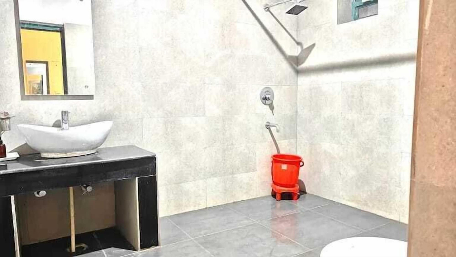 Bathroom, Shiva solace by Sam Valley, Nainital